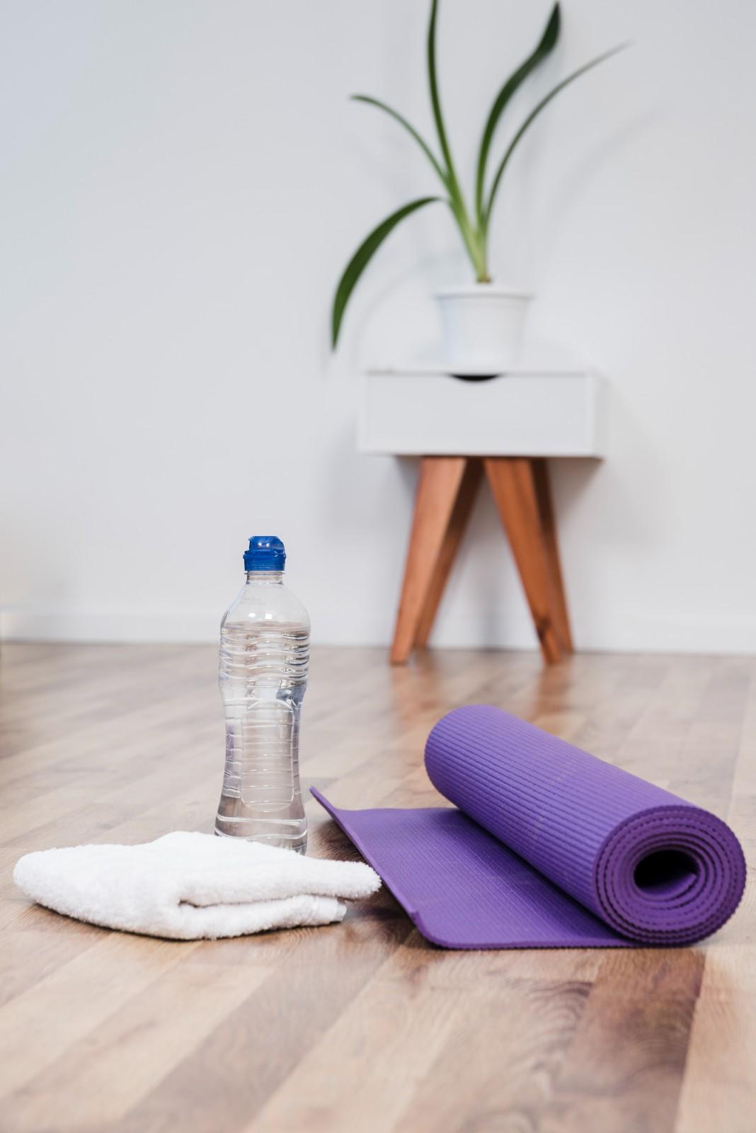 You are currently viewing How to Choose the Perfect Yoga Mat: A Complete Guide for Beginners and Pros